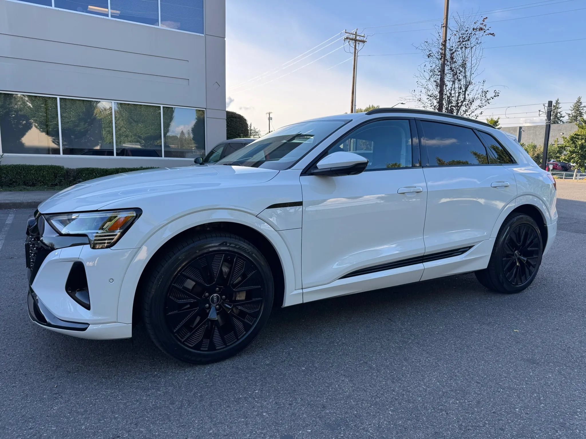 Used 2024 Audi Q8 e-tron Prestige w/ Prestige Package AWD/4WD image 5