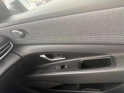 Certified 2025 Hyundai Elantra Limited FWD image 22