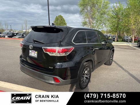 Used 2016 Toyota Highlander XLE image 6