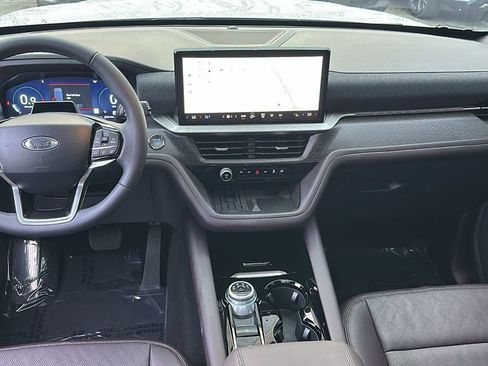 Used 2025 Ford Explorer Platinum image 12