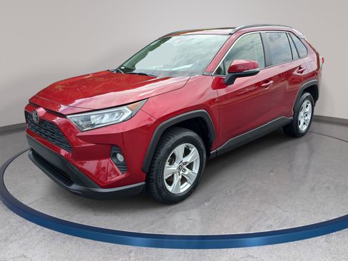 Used 2020 Toyota RAV4 XLE w/ Convenience Package FWD image 1