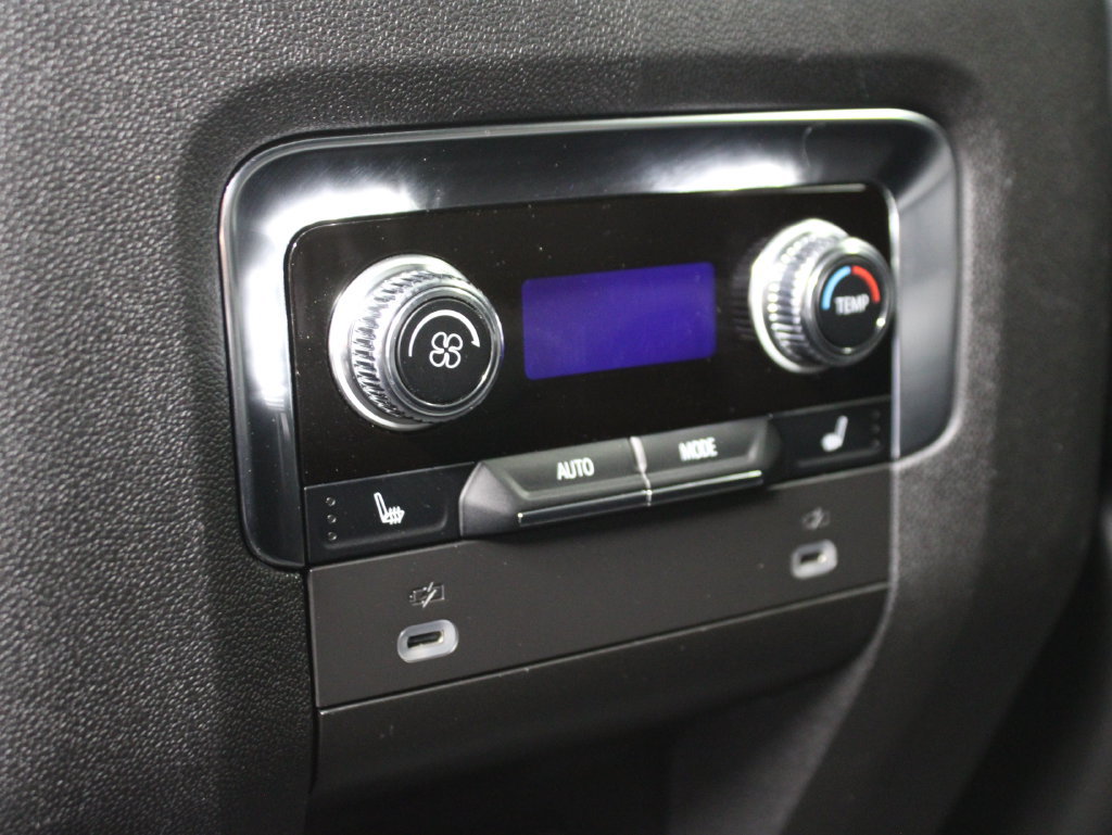 Used 2024 GMC Yukon AT4 w/ Technology Package AWD/4WD image 18