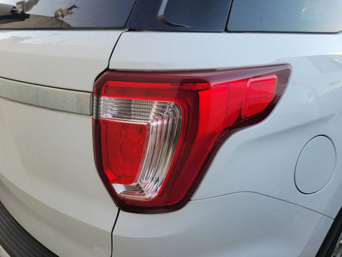Used 2018 Ford Explorer XLT image 10