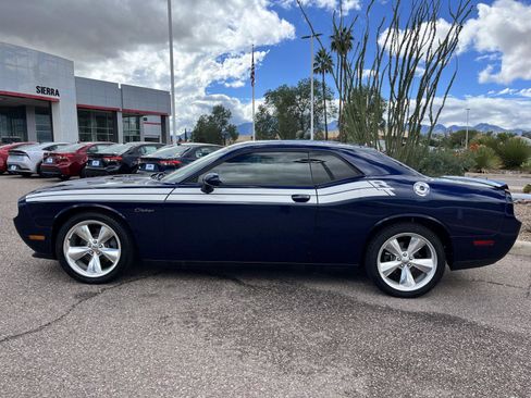 Used 2014 Dodge Challenger R/T image 2