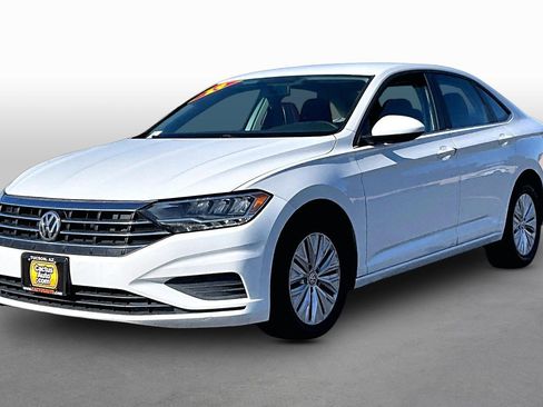 Used 2019 Volkswagen Jetta SE FWD image 1