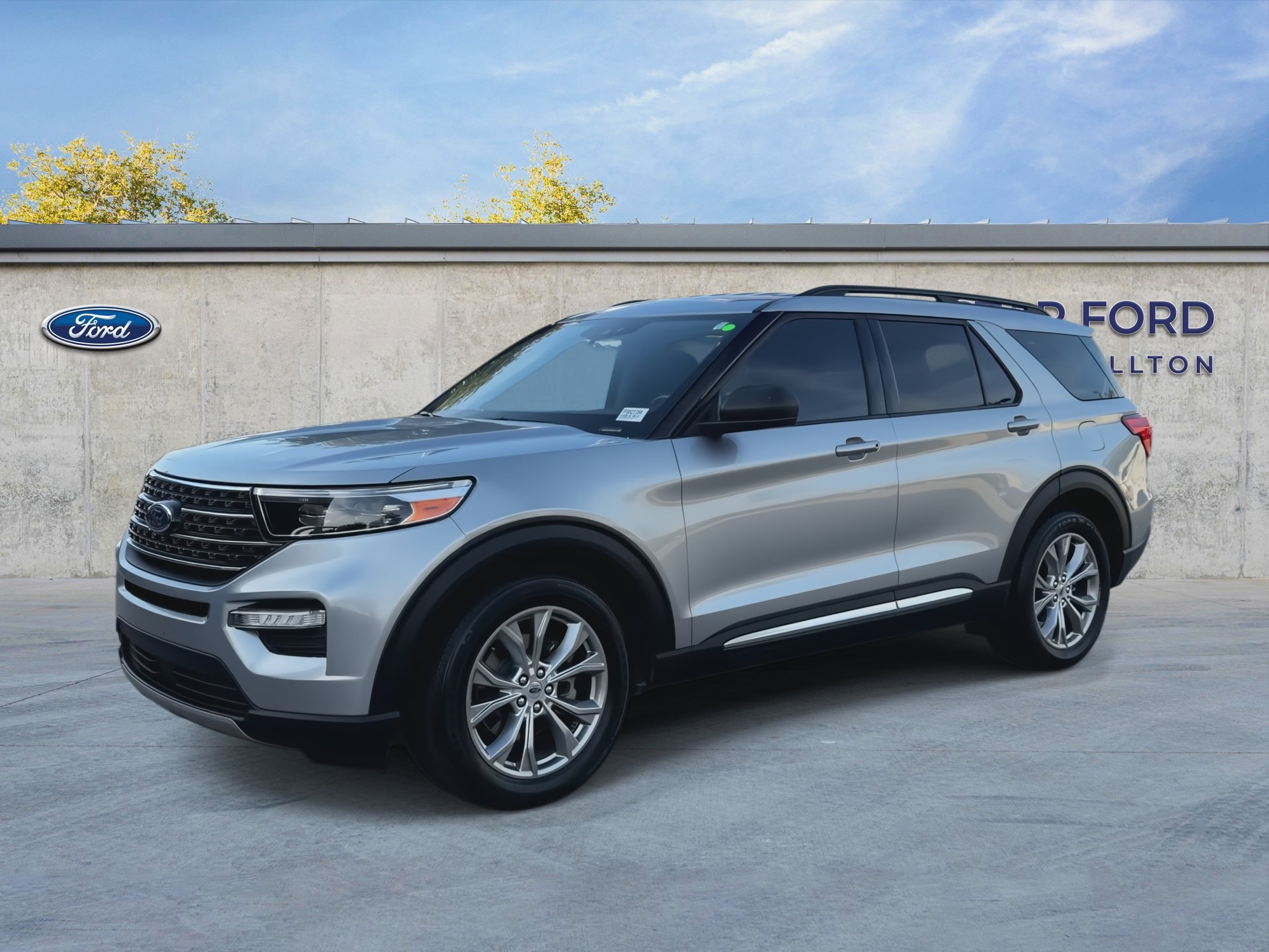 Certified 2021 Ford Explorer XLT w/ Equipment Group 202A RWD image 4