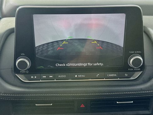 Used 2025 Nissan Rogue SV FWD image 22