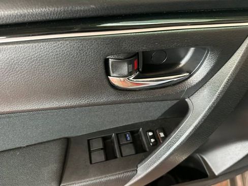 Used 2018 Toyota Corolla LE FWD image 12