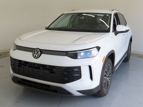 New 2025 Volkswagen Tiguan S image 9