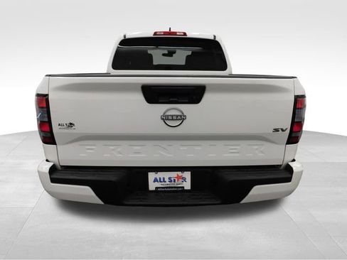 Used 2024 Nissan Frontier SV image 8