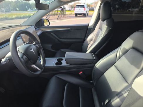 Used 2023 Tesla Model Y Long Range image 18