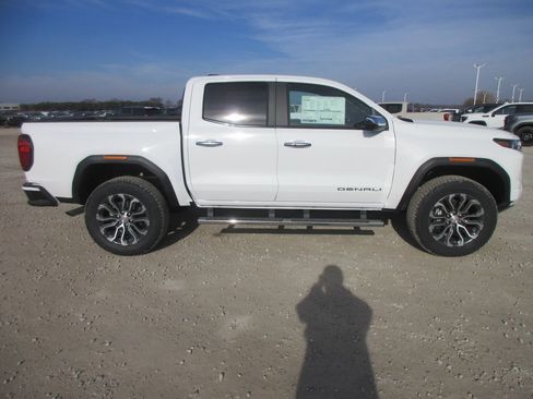 New 2026 GMC Canyon Denali image 3