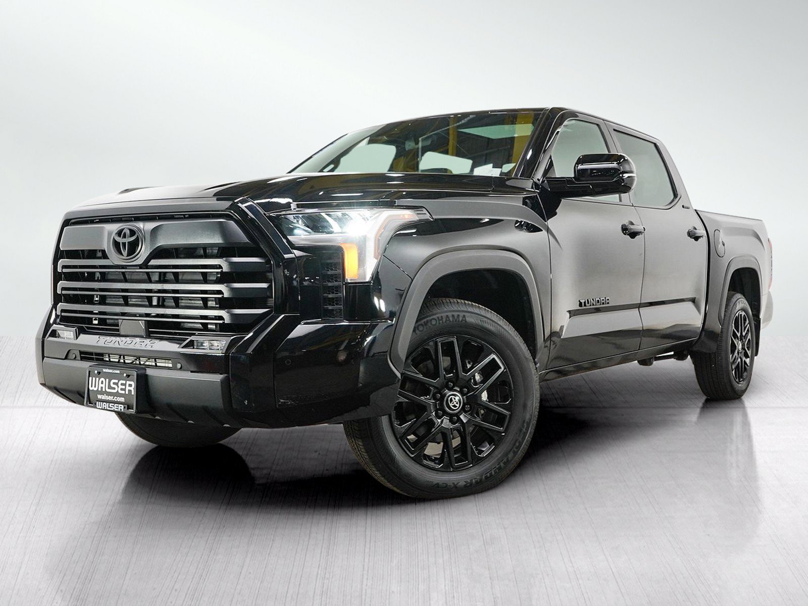 Used 2025 Toyota Tundra Limited AWD/4WD image 1