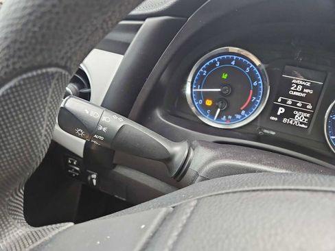 Used 2017 Toyota Corolla LE image 25