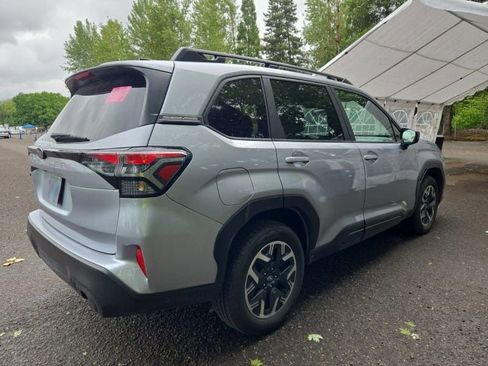 Used 2025 Subaru Forester Premium AWD/4WD image 5