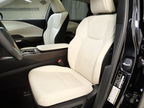 Used 2025 Lexus RX 350 w/ Convenience Package AWD/4WD image 3