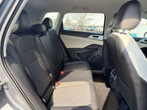 Used 2025 Volkswagen Taos SE AWD/4WD image 47