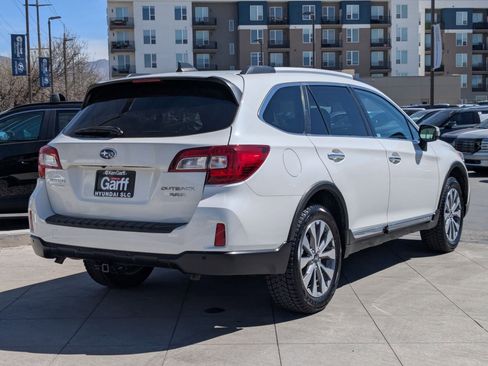 Used 2017 Subaru Outback 3.6R Touring image 3