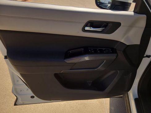 Certified 2023 Nissan Pathfinder SL FWD image 19