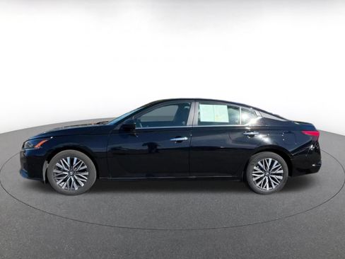 Used 2025 Nissan Altima 2.5 SV FWD image 7
