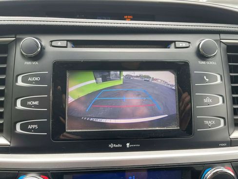 Used 2015 Toyota Highlander Plus AWD/4WD image 22