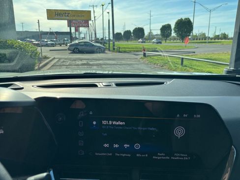 Used 2025 Chevrolet Trax LT image 17