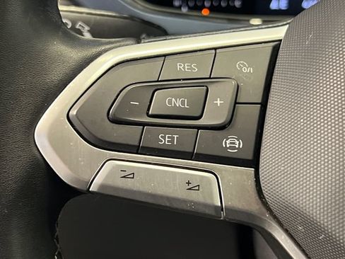 Certified 2022 Volkswagen Taos SE FWD image 20
