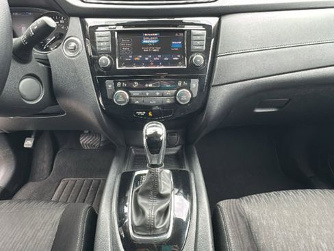 Used 2020 Nissan Rogue SV image 20