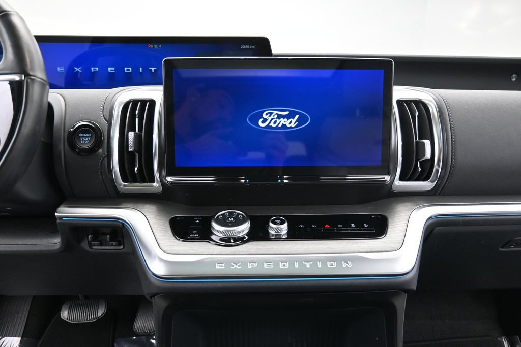 Used 2025 Ford Expedition Platinum w/ Driver's Package AWD/4WD image 15