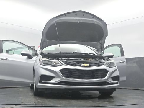 Used 2018 Chevrolet Cruze LT w/ Convenience Package FWD image 60