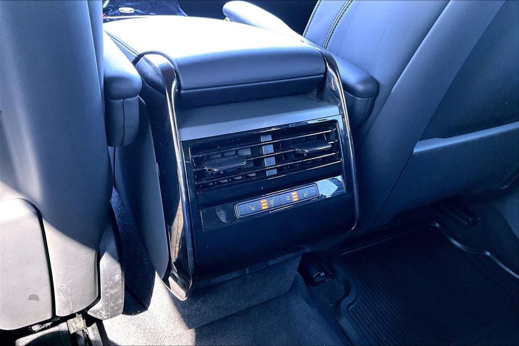 Used 2025 Land Rover Range Rover Sport SE AWD/4WD image 32