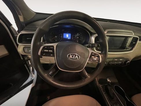 Used 2020 Kia Sorento LX AWD/4WD image 12