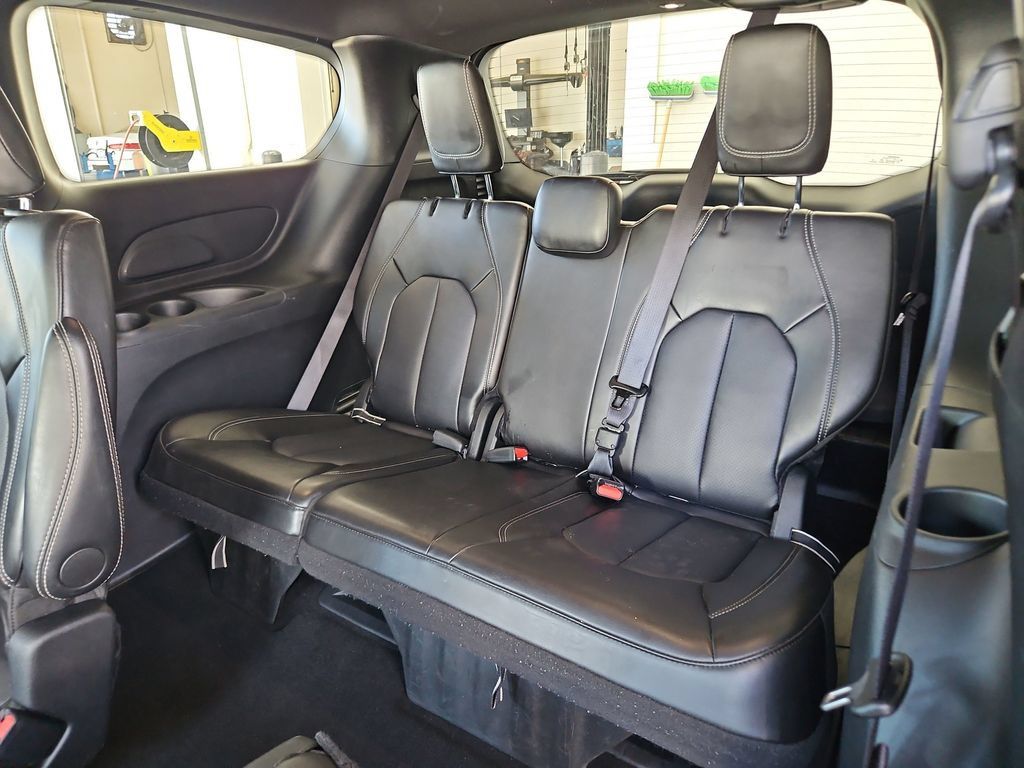 Used 2025 Chrysler Pacifica Select FWD image 29