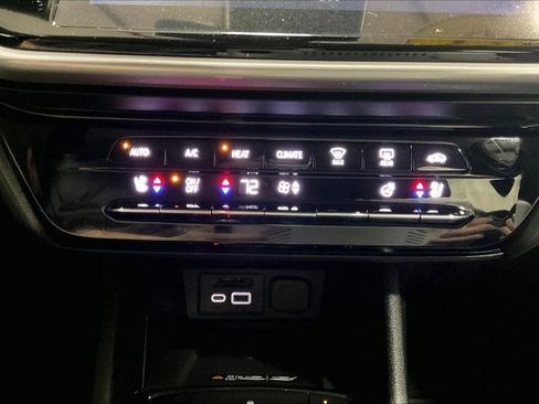 Used 2023 Chevrolet Bolt EUV LT w/ Convenience Package image 32