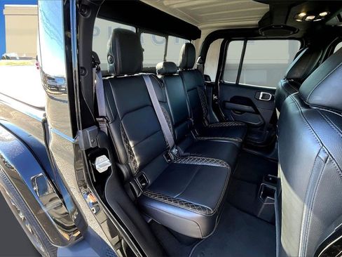 Used 2021 Jeep Gladiator Overland image 25