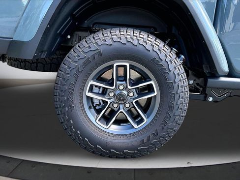 Certified 2026 Jeep Gladiator Mojave AWD/4WD image 34
