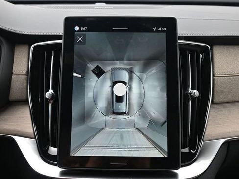 New 2026 Volvo XC90 B6 Plus w/ Protection Package Premier image 21