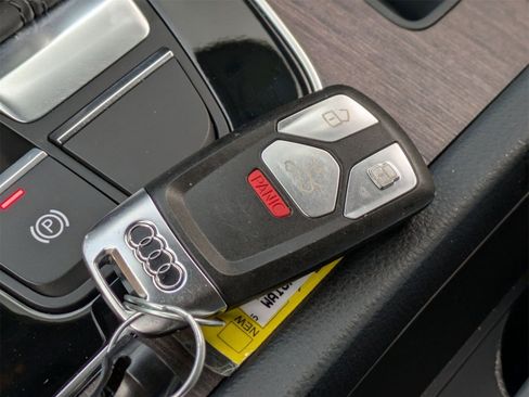 Used 2022 Audi Q5 2.0T Premium w/ Convenience Package image 32