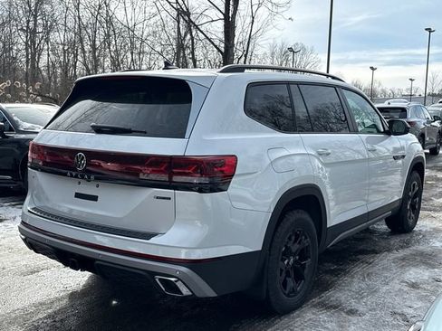 New 2026 Volkswagen Atlas Peak Edition image 3
