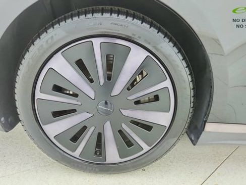 Used 2024 Lucid Air Pure RWD image 61