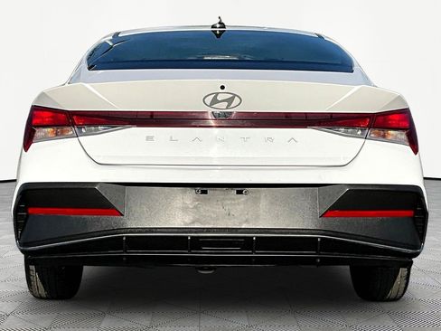 Used 2024 Hyundai Elantra SEL FWD image 5