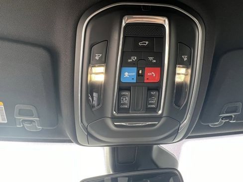 Used 2024 Jeep Grand Cherokee L Altitude image 19