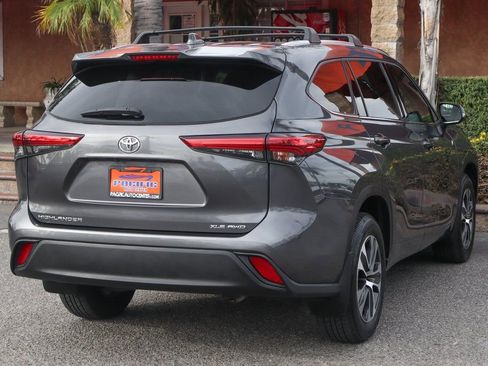 Used 2021 Toyota Highlander XLE image 9