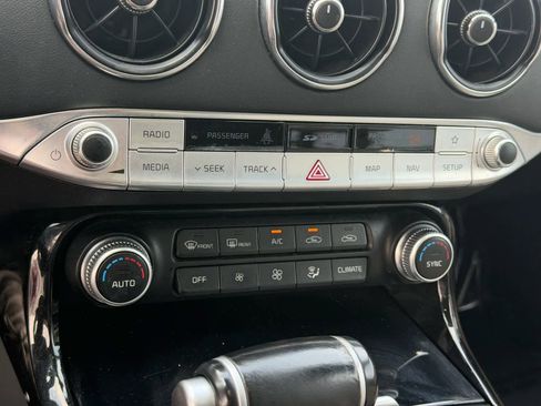 Used 2019 Kia Stinger Premium image 27