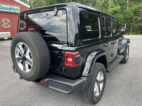 Used 2022 Jeep Wrangler Unlimited Sahara w/ LED Lighting Group AWD/4WD image 3