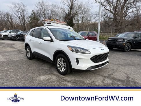 Used 2020 Ford Escape SE image 1