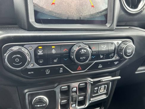 Certified 2022 Jeep Wrangler Unlimited Sahara AWD/4WD image 35