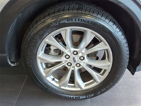 Used 2020 Ford Explorer XLT w/ Equipment Group 202A image 7