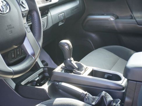 Used 2021 Toyota Tacoma TRD Off-Road image 20