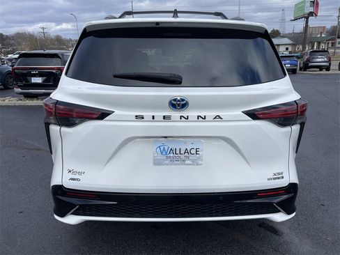 Used 2022 Toyota Sienna XSE image 5